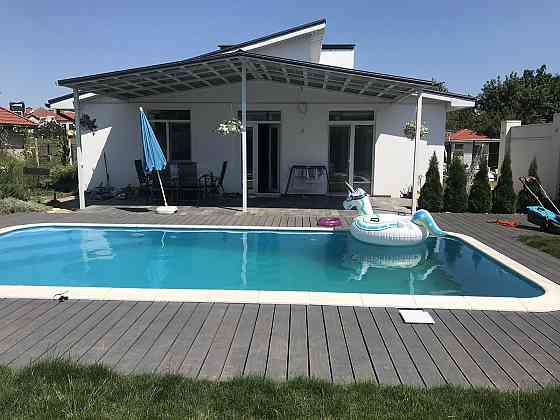 Современный дом  Совиньоне с бассейном Limanka