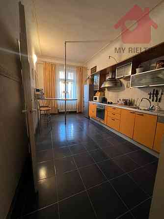 Продаж трикімнатної квартири пл.Корятовича. Uzhhorod