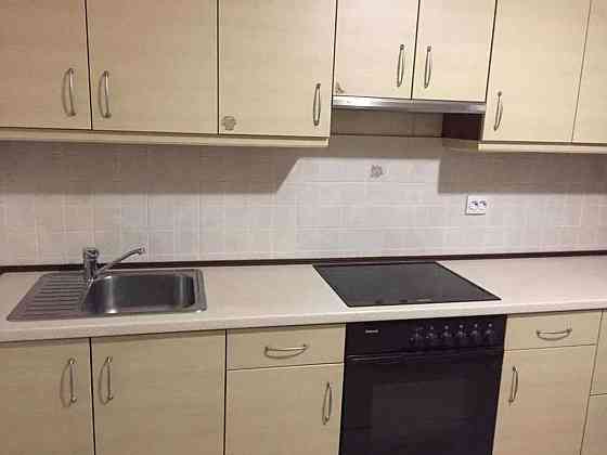 Оренда Квартира 2-кімнатна, 8/9 поверх на ул. Салютная Киев