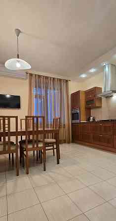 Продаж Квартира 5-кімнатна, 9/10 поверх на Волоська вул., д. 51/27 Kiev