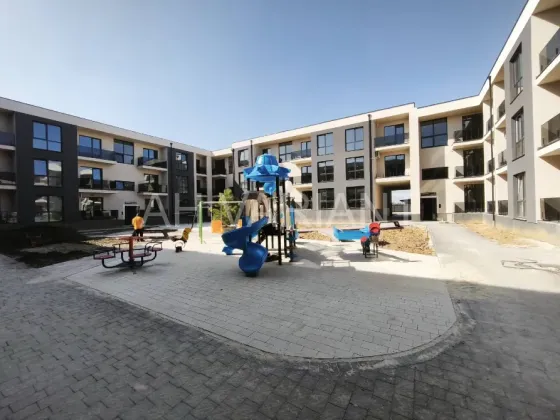 For sale 1-room Apartment 39 sq.m Волошкова 32 Storozhnytsia