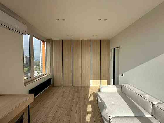 Продаж Квартира 2-кімнатна, 14/25 поверх на Дніпровська наб. вул., д. 20а Kiev