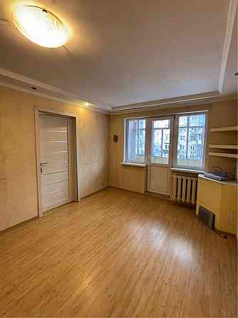 Продаж Квартира 2-кімнатна, 3/5 поверх на Мрії вул., д. 17б Киев