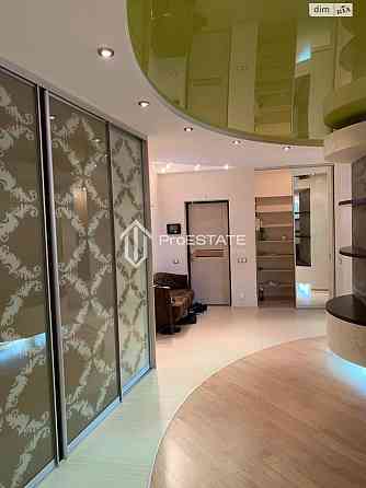 Продаж Квартира 3-кімнатна, 16/24 поверх на вул. Урловская Киев