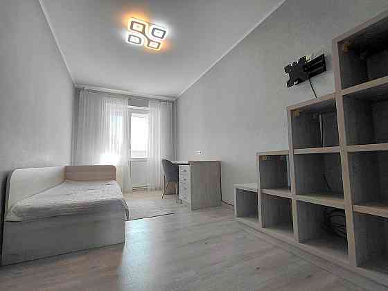 Продаж Квартира 3-кімнатна, 8/10 поверх на Володимира Івасюка вул., д. 30 Kiev