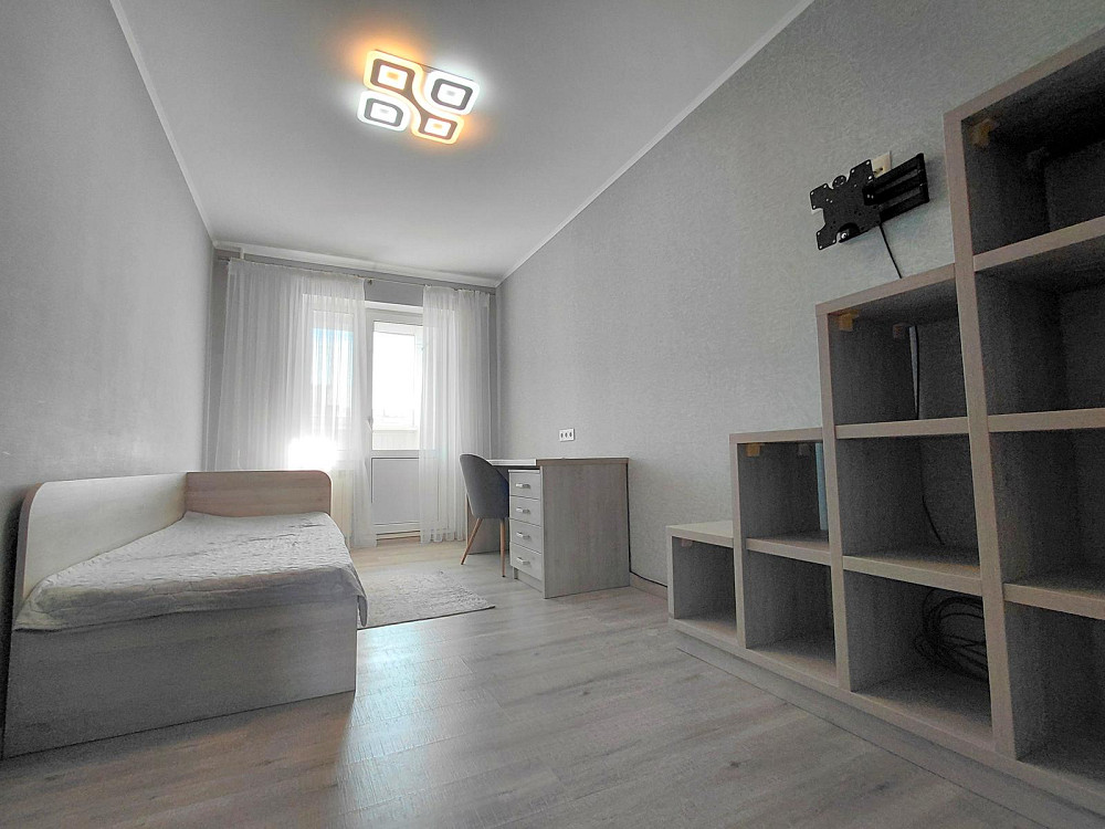 Продаж Квартира 3-кімнатна, 8/10 поверх на Володимира Івасюка вул., д. 30 Киев - изображение 2