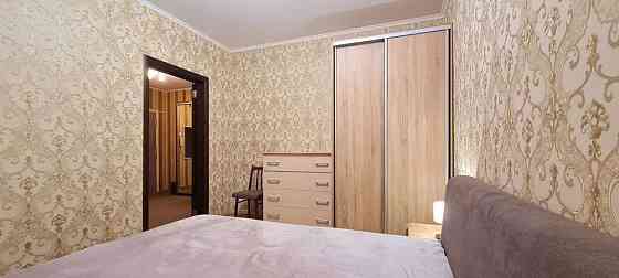 Оренда Квартира 3-кімнатна, 10/12 поверх на Харьковское шоссе Київ