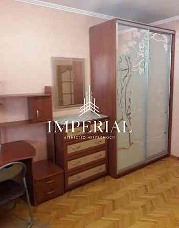 Продаж Квартира 3-кімнатна, 15/18 поверх на вул. Ревуцкого Киев