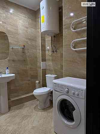 Оренда Квартира 1-кімнатна, 12/25 поверх на Драгоманова, 2б Київ