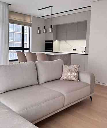 Продаж Квартира 2-кімнатна, 5/7 поверх на Салютна вул., д. 2б Київ