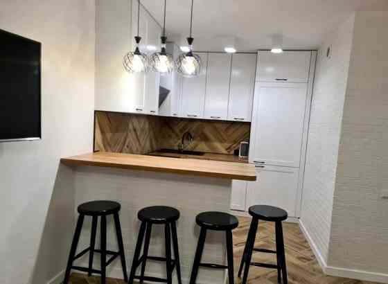 Оренда Квартира 3-кімнатна, 17/27 поверх на Варненская ул., 29 Одеса