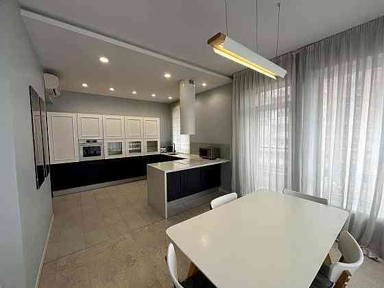 Продаж Квартира 2-кімнатна, 18/23 поверх на Димитрова вул., д. 4 Kiev