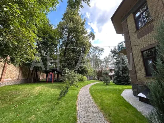 For sale 3-storey House with land 45 ares 1087 sq.m 7+ rooms at Шевченко Kiev