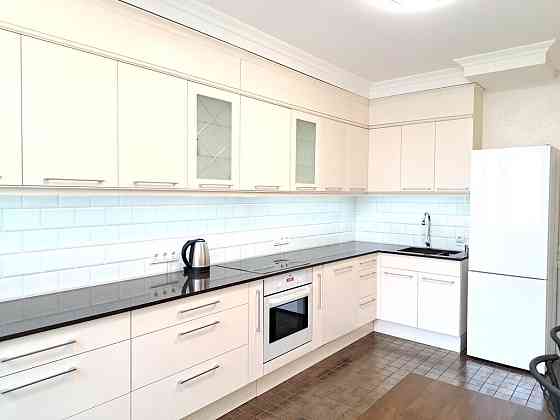 Оренда Квартира 2-кімнатна, 10/25 поверх на улица Драгоманова, д.4 Kiev