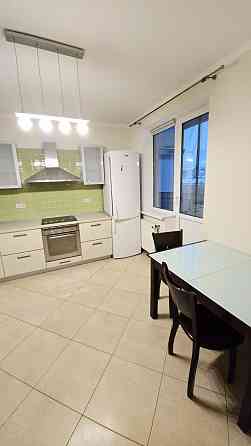 Продаж Квартира 4-кімнатна, 6/10 поверх на Почайнинська вул., д. 25/49 Киев