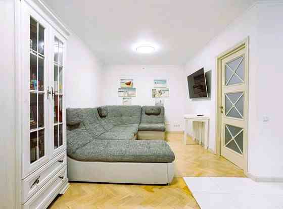 Продаж Квартира 4-кімнатна, 7/12 поверх на улица Шептицкого Андрея митрополита (Луначарского), д.3 Kiev