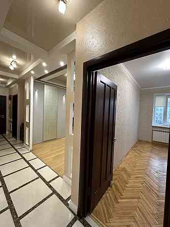 Продаж Квартира 3-кімнатна, 5/5 поверх на Уманська вул., д. 29 Київ