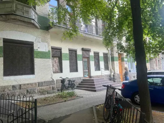 I will rent a shop/office in the city center (Chelyuskina) it was an insurance company office. good repair Dnipro
