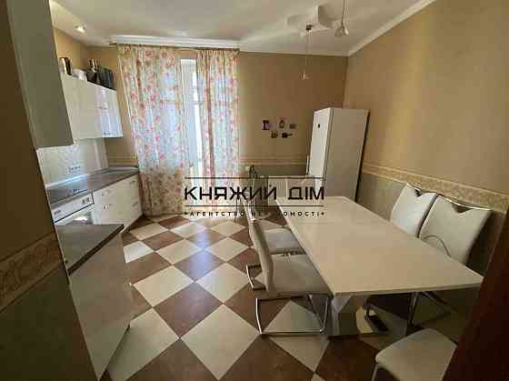 Продаж Квартира 4-кімнатна, 16/16 поверх на Щорса /Євгена Коновальця . Київ