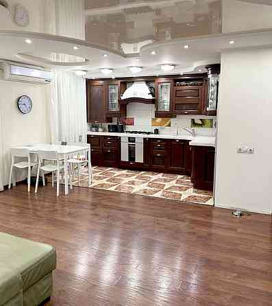 Продаж Квартира 4-кімнатна, 1/10 поверх на Усенко ул., 9 Dnipro