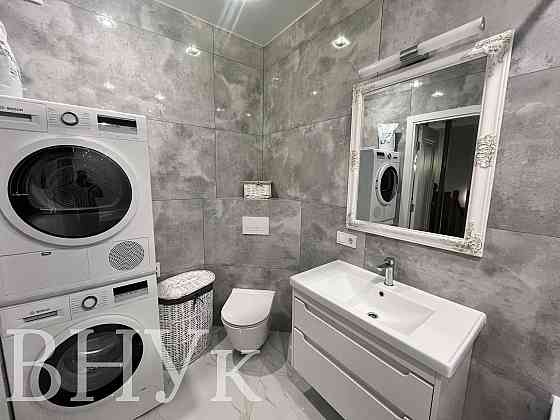 Продаж Квартира 3-кімнатна, 9/10 поверх на вул. Топольна L'viv