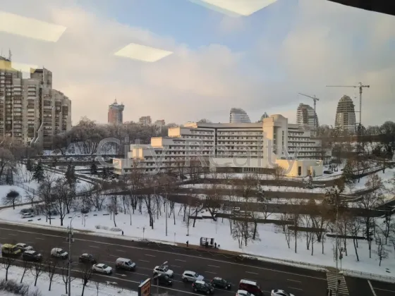 Сдаётся Офисные помещения площадь 70 кв.м 8-й этаж Киев Болсунівська 13-15 Киев