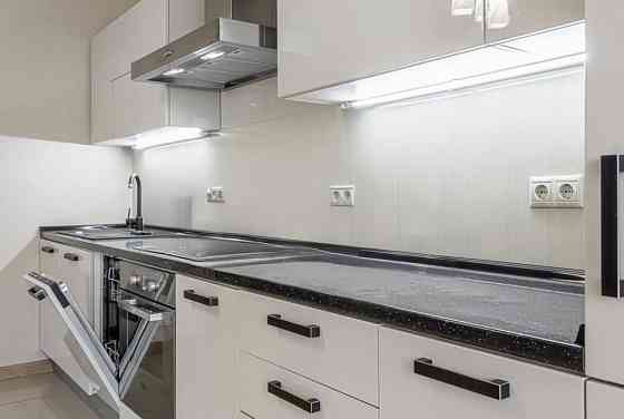 Продаж Квартира 4-кімнатна, 10/24 поверх на Лесі Українки вул., д. 7б Київ