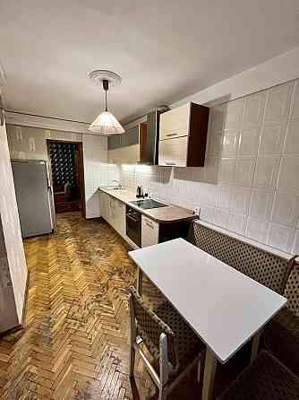 Продаж Квартира 3-кімнатна, 17/22 поверх на Володимира Івасюка вул., д. 16Б Kiev