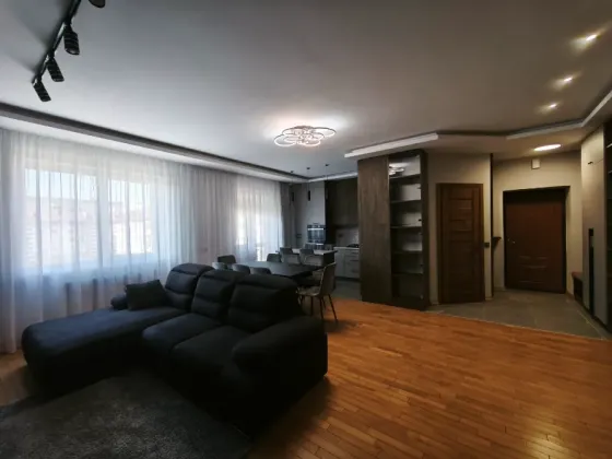 Продаж 4к Квартира 143 кв.м Тлехаса 10 Ужгород