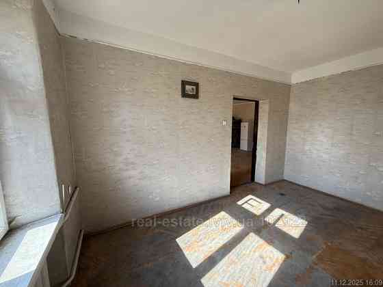 Продаж Квартира 4-кімнатна, 4/4 поверх на вул. Галицька Львів