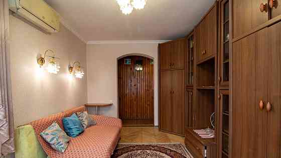 Продаж Квартира 2-кімнатна, 4/5 поверх на Дарницький вул., д. 17 Kiev