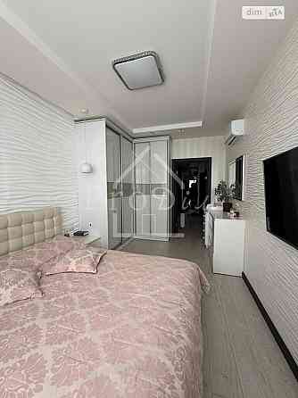 Продаж Квартира 2-кімнатна, 20/25 поверх на Драгоманова вул., 2Б Київ