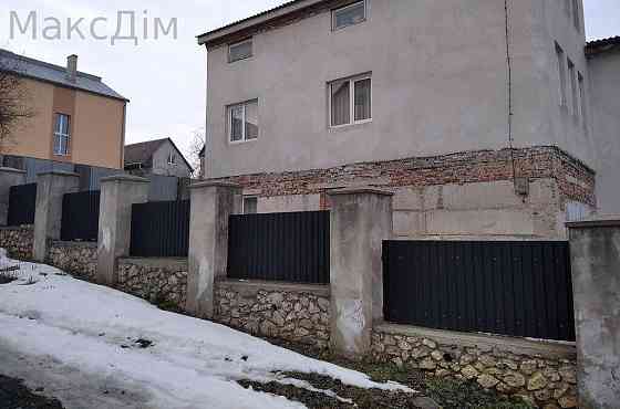 Продаж Будинок 8-кімнатний на вул. Богуна Ternopil'