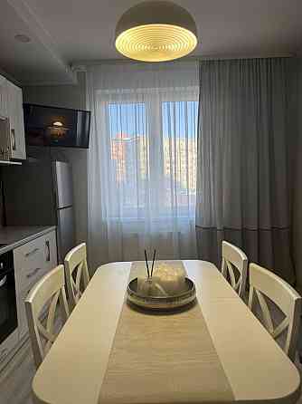 Продаж Квартира 1-кімнатна, 7/16 поверх на Чорновола вул., д. 27 Kiev