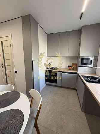 Продаж Квартира 3-кімнатна, 6/9 поверх на Хорольская ул., 8/4 Київ