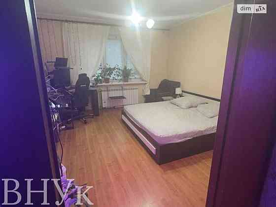 Продаж Квартира 3-кімнатна, 1/9 поверх на Челюскінців Ужгород