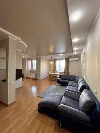 Продаж Квартира 3-кімнатна, 21/23 поверх на Анни Ахматової, 47 Kiev