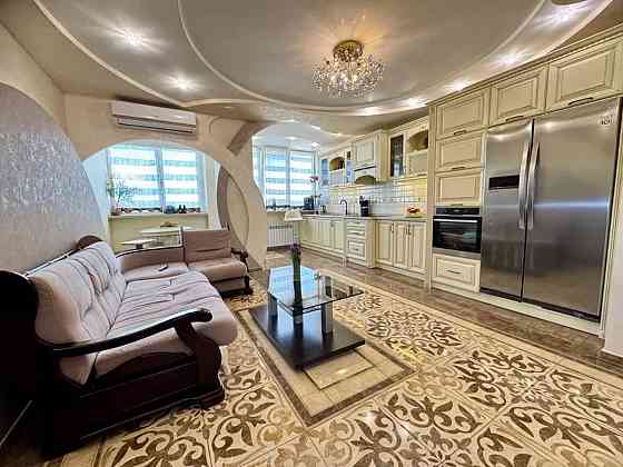 Продаж Квартира 4-кімнатна, 15/17 поверх на Дарницкая ул., 19 Дніпро