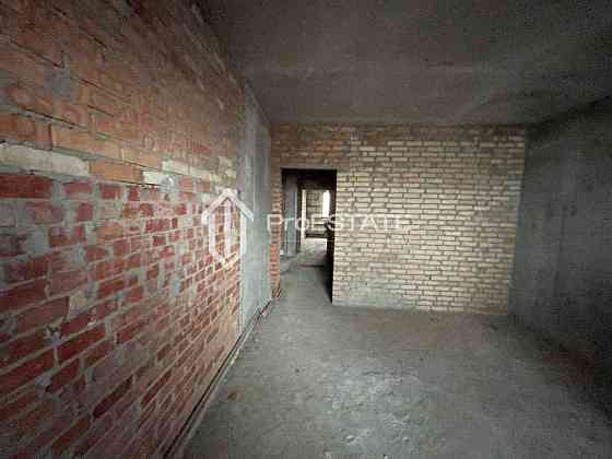 Продаж Квартира 5-кімнатна, 28/28 поверх на вул. Ахматовой Анны Kiev