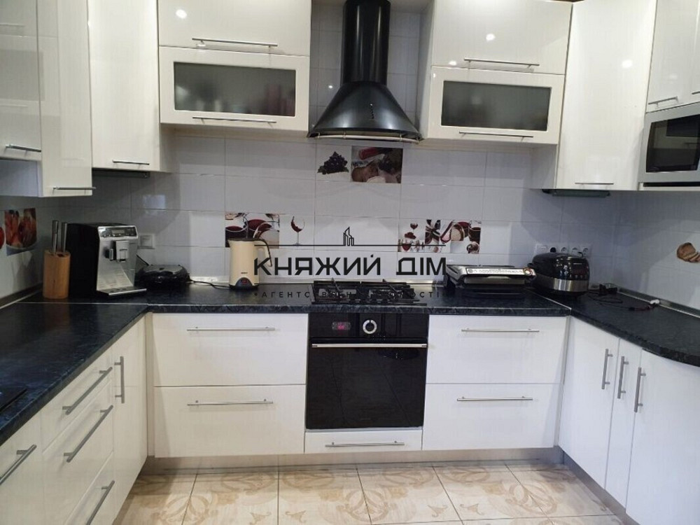 БЕЗ КОМИССИИ!!! Продажа отличного 3-х уровневого таунхауса в с. Новое. № 2211350 Нове - фото 9