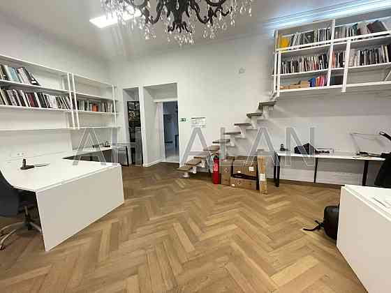 Оренда Будинок 5-кімнатний на Руставелі Шота вул., 30Б Київ