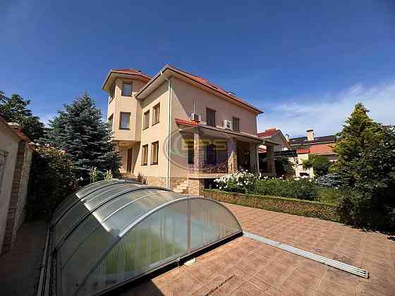 Продаж 3 поверхового будинку з ділянкою на 0.1 соток, 406 кв. м, 6 кімнат, Odessa