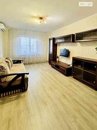 Оренда Квартира 1-кімнатна, 18/22 поверх на вул. Олени Пчілки, 4 Kiev