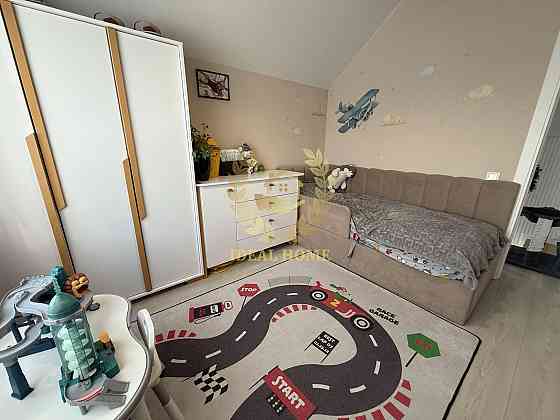 Продаж Будинок 5-кімнатний 