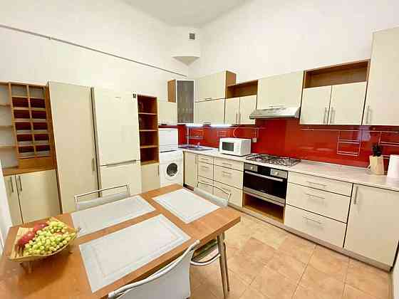 Оренда Квартира 2-кімнатна, 2/3 поверх на Богдана Хмельницького, 36а Київ