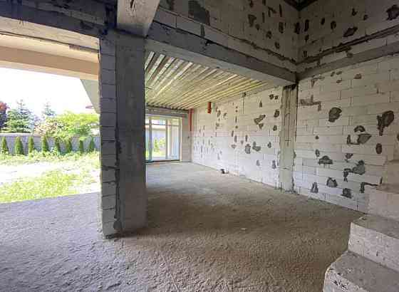 Продається новий двоповерховий якісний будинок з терасою, під оздоблення 