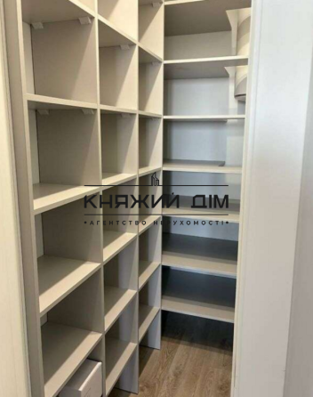 Оренда Квартира 1-кімнатна, 33/33 поверх на Заречная ул. Київ