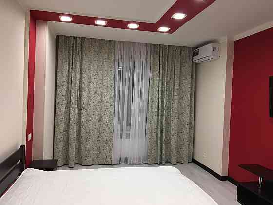 Оренда Квартира 2-кімнатна, 25/33 поверх на Академіка Заболотного, 1а Киев