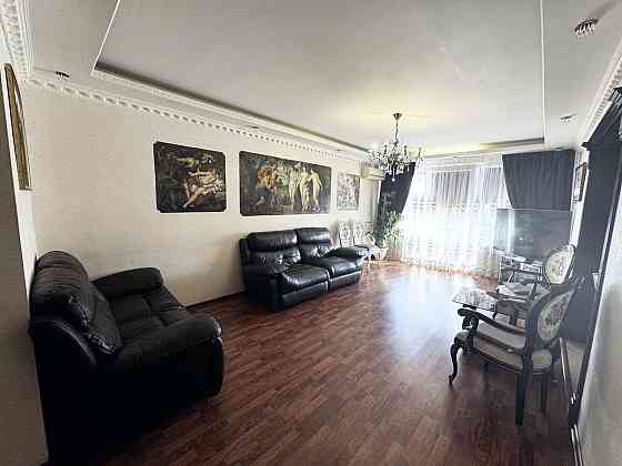 Продаж Квартира 3-кімнатна, 4/16 поверх на 8  марта, 9 Dnipro