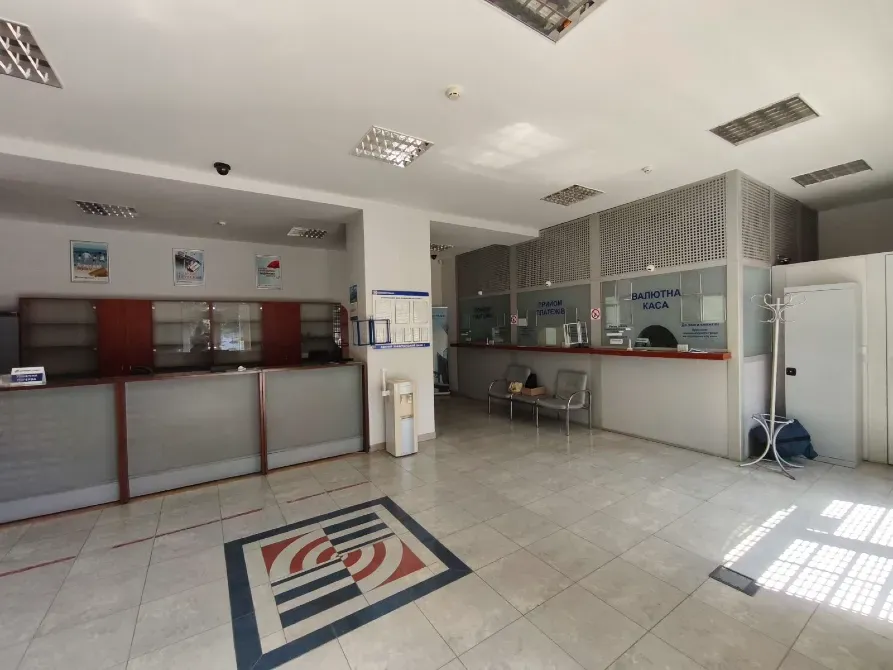 Здається Офісні приміщення площа 500 кв.м 1-й поверх Ужгород Чендея 40 Ужгород - фото 1